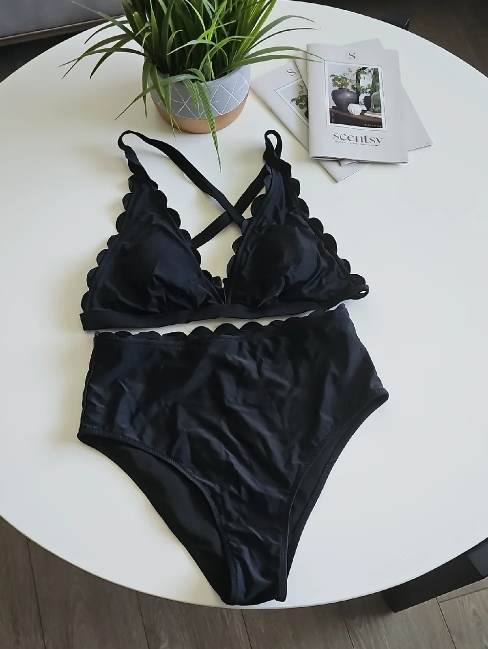 Amazon chic black